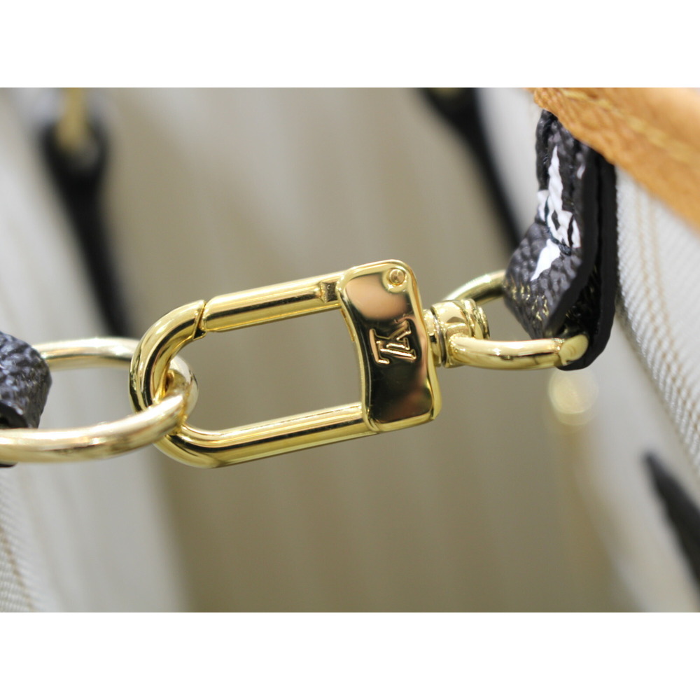 Louis Vuitton On the Go Monogram Jungle Tote Bag White - Picture 6 of 7